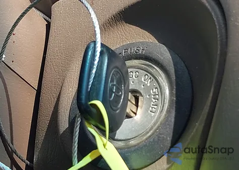 2001 Toyota Camry Le z USA, uszkodzony, nr VIN 4T1BG22K71U862359